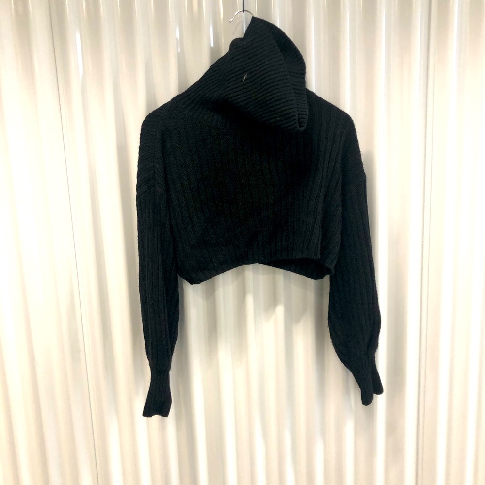 Sweater Black Crop Top